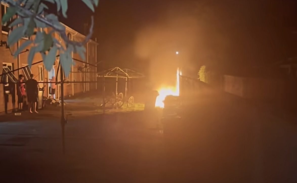 Bin Fire Spreads to Fence in Late-Night Incident on Broadfield Lane