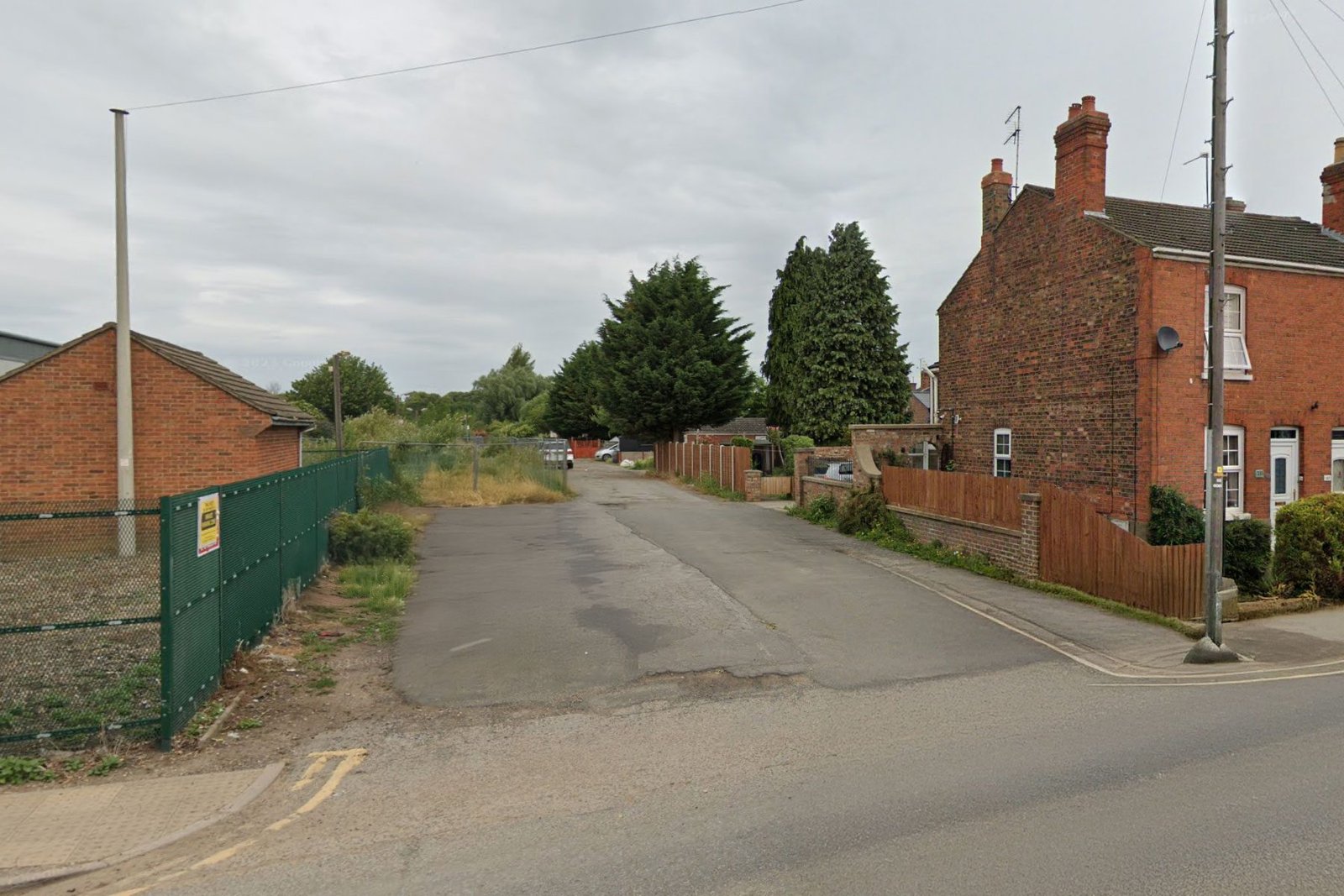 Fire Crews Tackle Scrubland Blaze in Boston