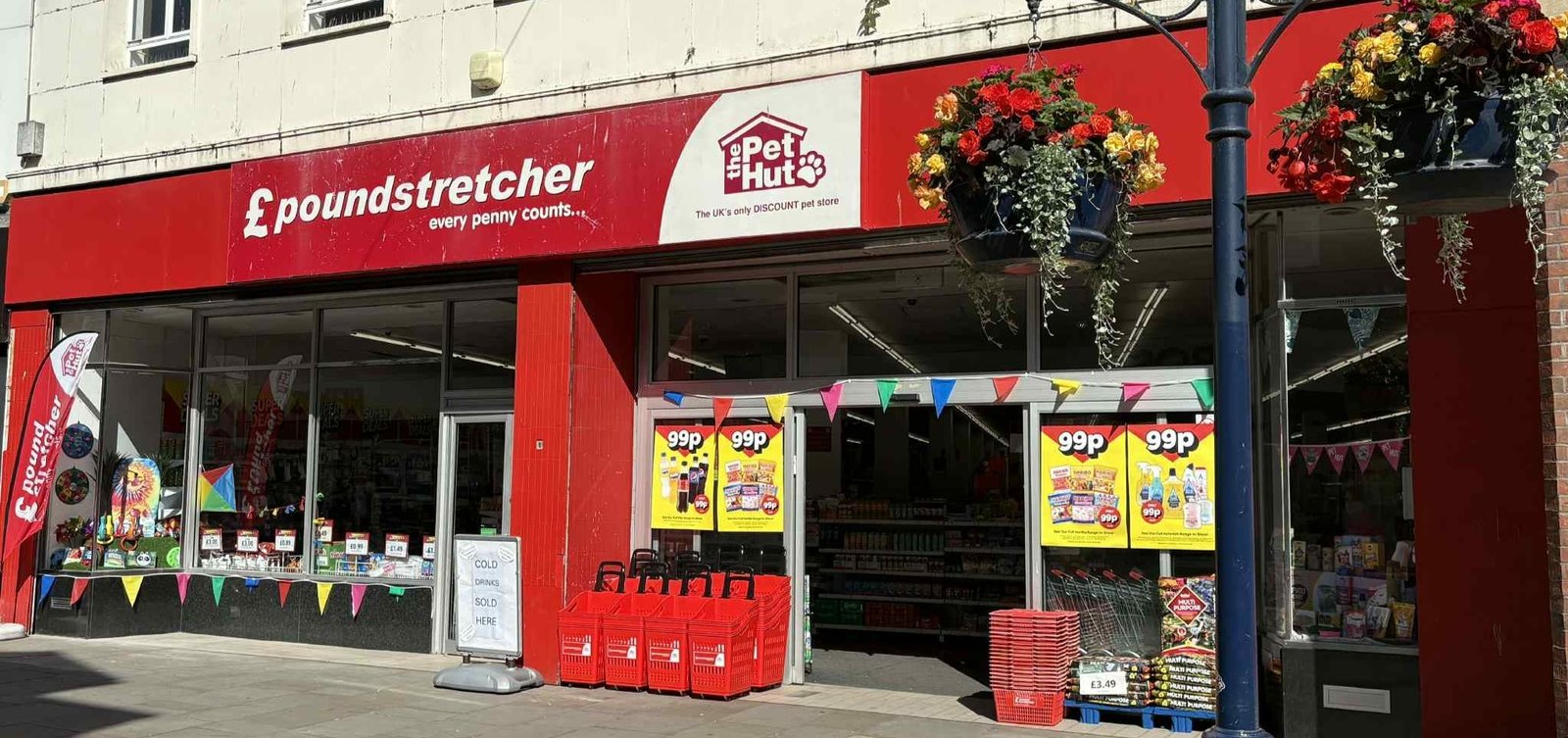 Town Centre Retailer to giveaway free £10 vouchers to shoppers this weekend