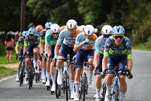 Picture by Zac Williams/SWpix.com - 03/09/2026 - Cycling - UCI ProSeries - 2026 Lloyds Tour of Britain Men - Stage 2: Boston to Skegness (181.1km) - The peloton